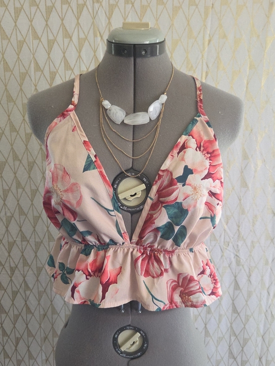 Tops - Floral Pink Ruffle Hem V-Neck Crop Top